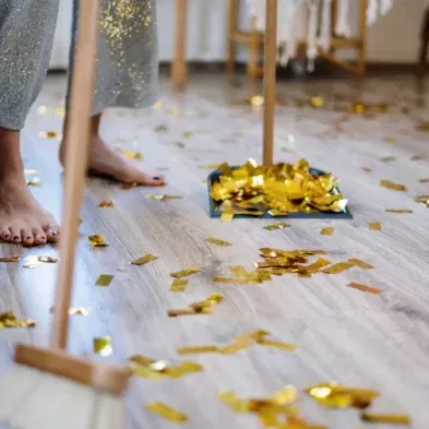 plan a housewarming party