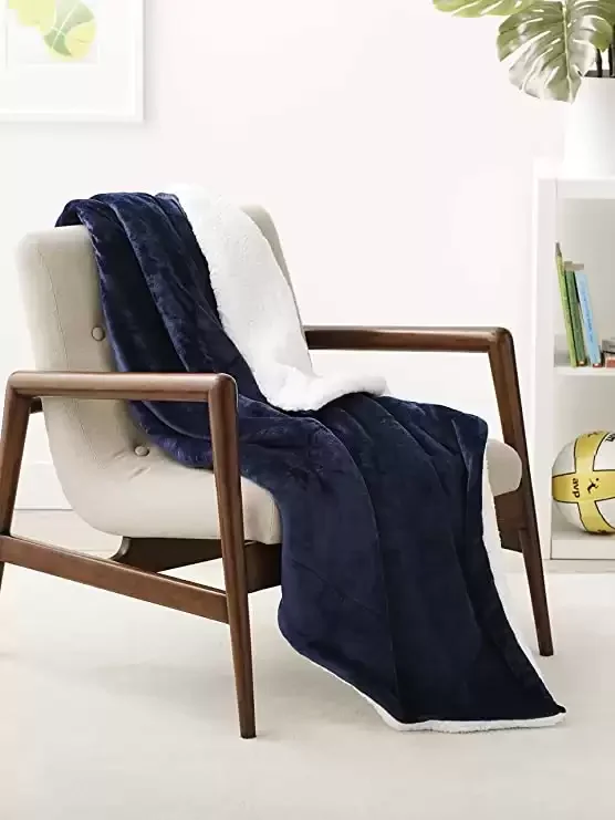 Amazon Basics Ultra-Soft Micromink Sherpa Blanket